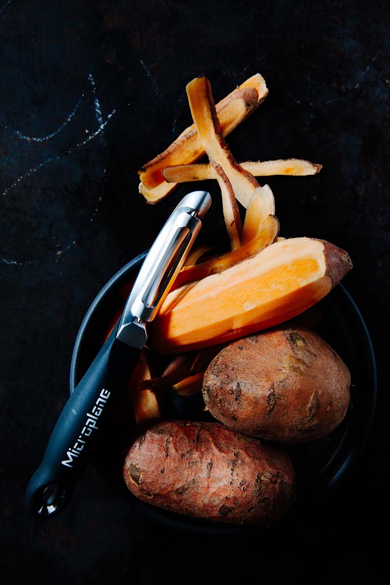 Obst- und Gemüseschäler/ Sparschäler mit Doppelklinge, Microplane